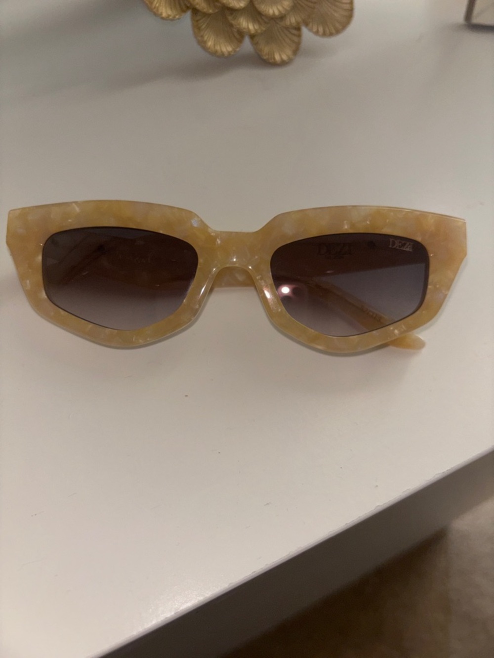 DEZI Yellow Tortoise Cat-Eye Sunglasses with Gradient Brown Lenses